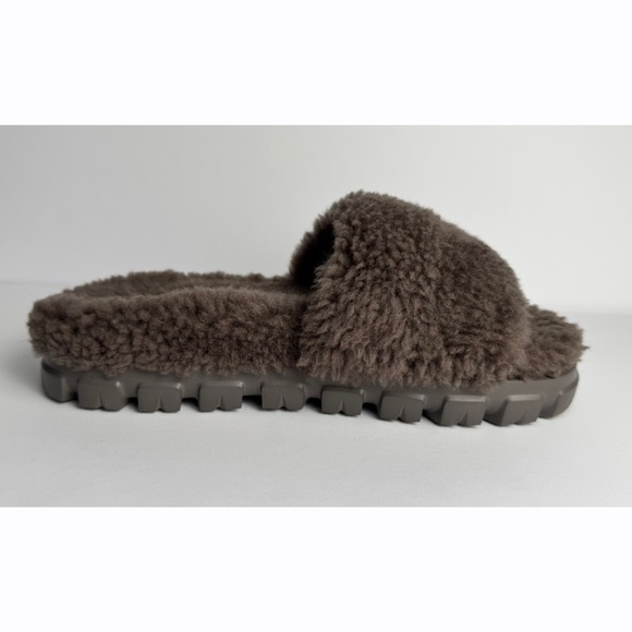 UGG Women's Gray Cozetta Plush Shearling‎ Slide Sandals Size 6 - Picture 2 of 12